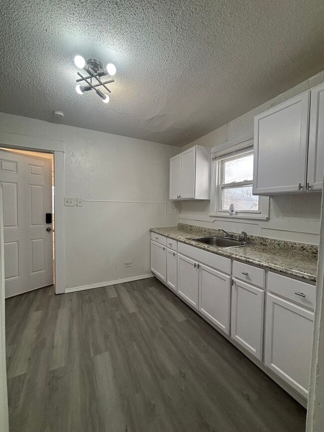 Building Photo - ParkHeights8827