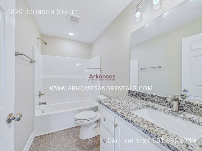 Building Photo - 1820 Johnson St