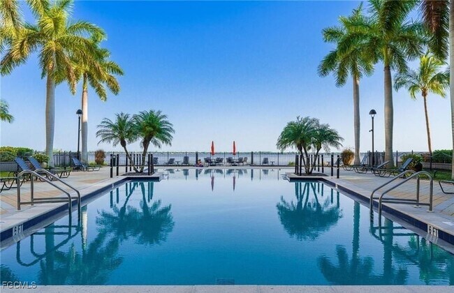 Building Photo - 2825 Palm Beach Blvd