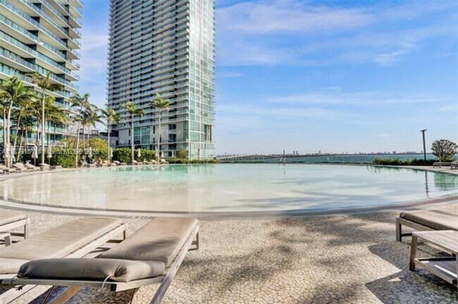 Building Photo - 480 NE 31st St