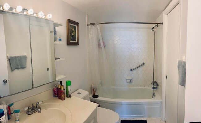 Building Photo - 1849 S Ocean Dr