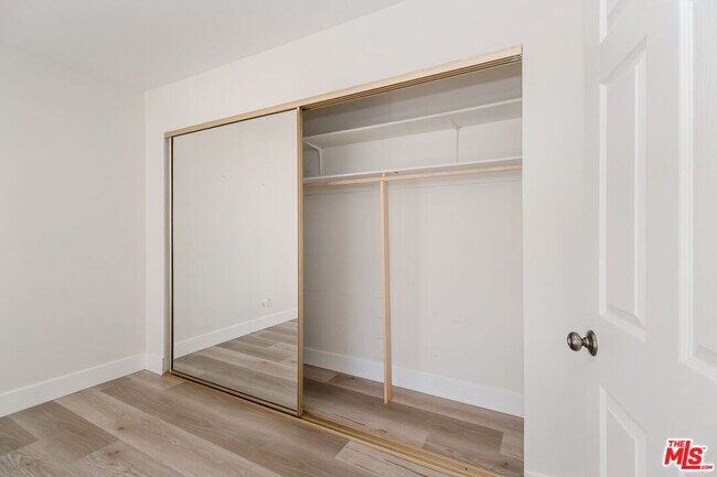 Building Photo - 1339 N Columbus Ave