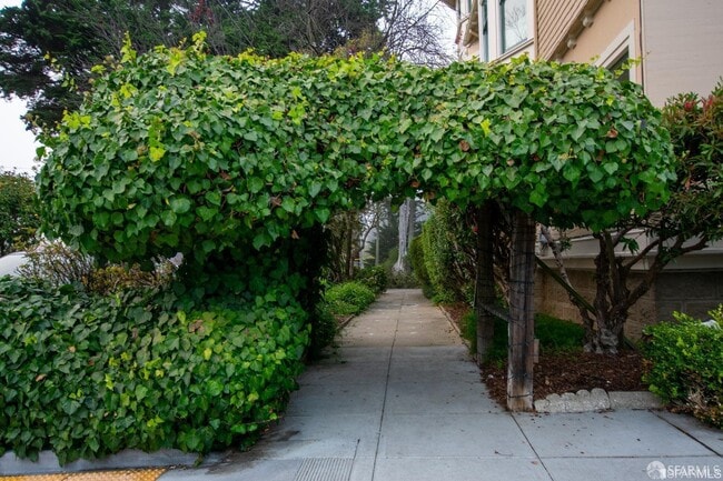 Building Photo - 4927 California St