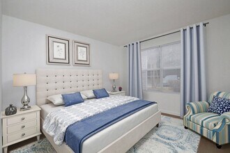 Building Photo - West Oaks, Three Bedroom Two Bath Apartment