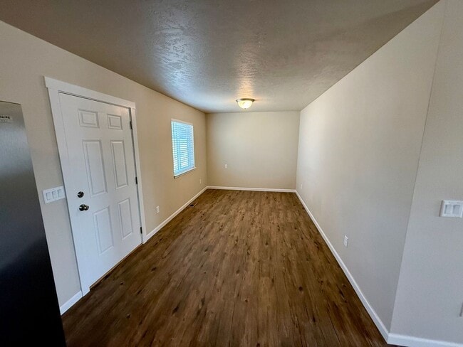 Building Photo - 3 Bedroom Charming Duplex