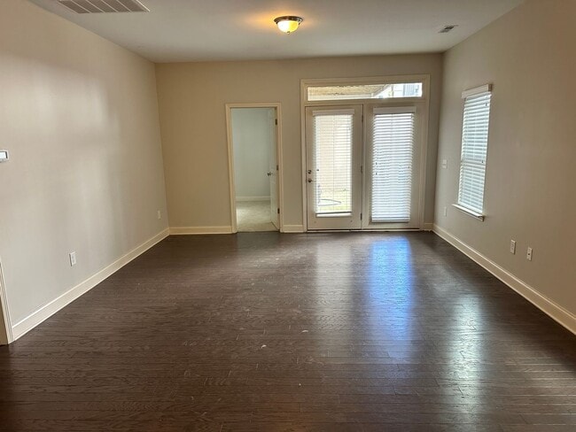 Building Photo - Gorgeous 3 Bedroom Townhome in Eagle Park!
