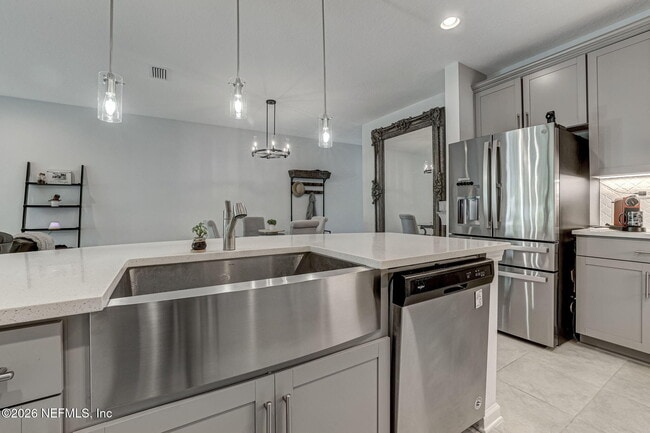 Building Photo - 124 Pine Bluff Dr