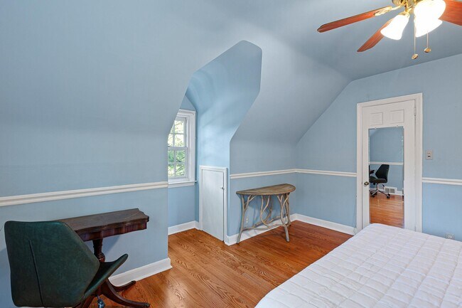 Building Photo - 112 W Park Pl