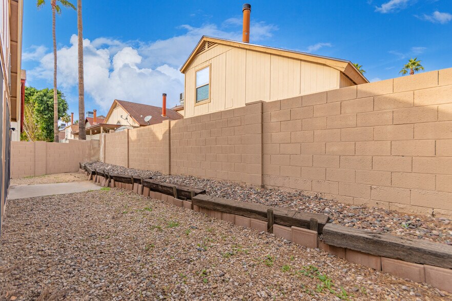 Building Photo - 518 E Wescott Dr