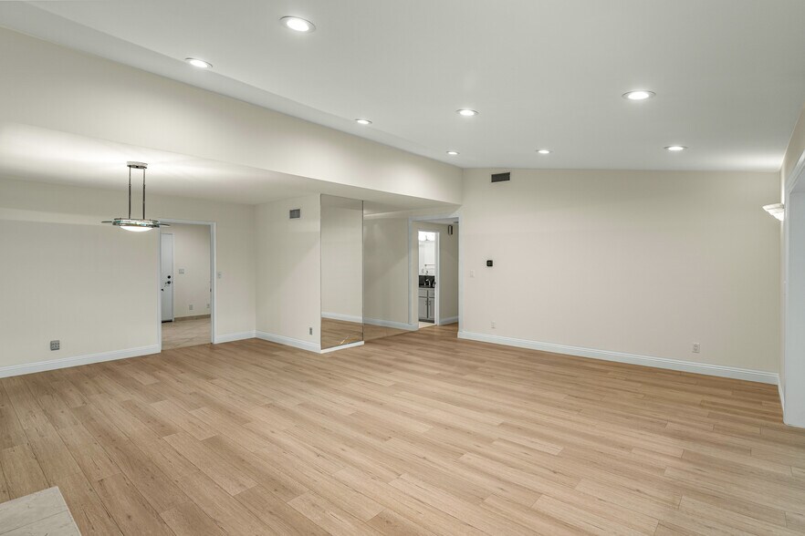 Building Photo - 817 Malone Dr