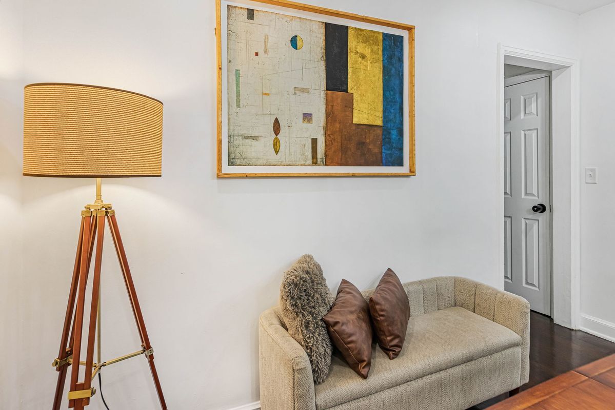 Building Photo - 2100 Cascade Rd