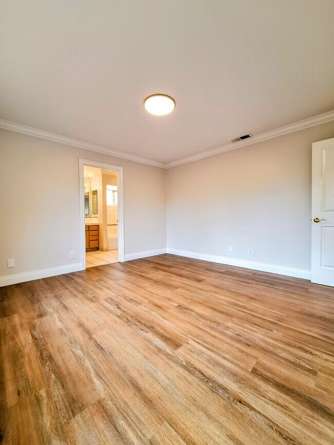 Building Photo - Beautiful Single Story House w/Low Mainten...
