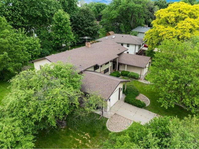 Building Photo - 3308 Roosevelt Ct NE