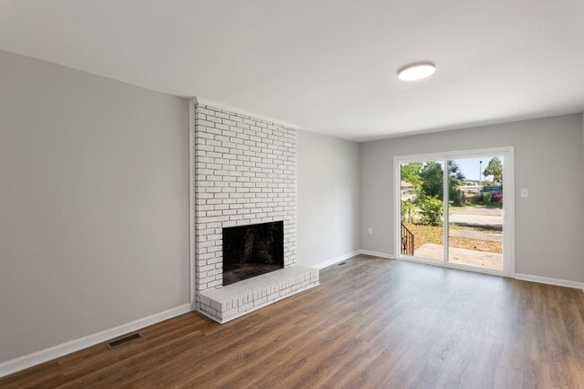 Building Photo - 102 Burdock Cir