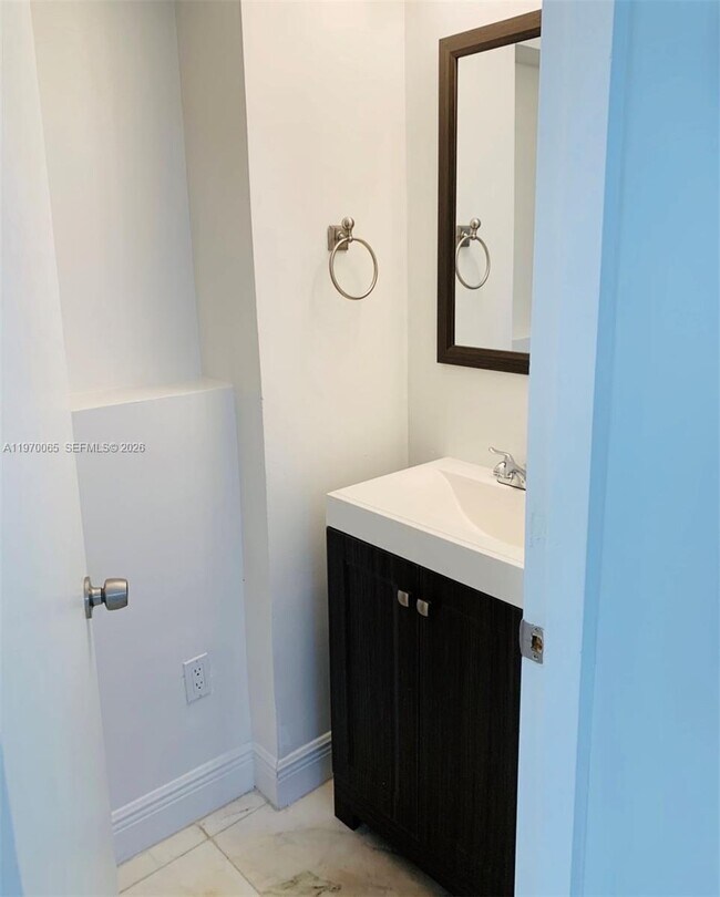 Building Photo - 150 SE 25th Rd