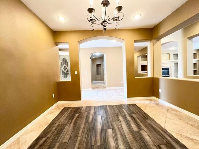 Building Photo - Welcome to the gorgeous home in Rhode Ranch