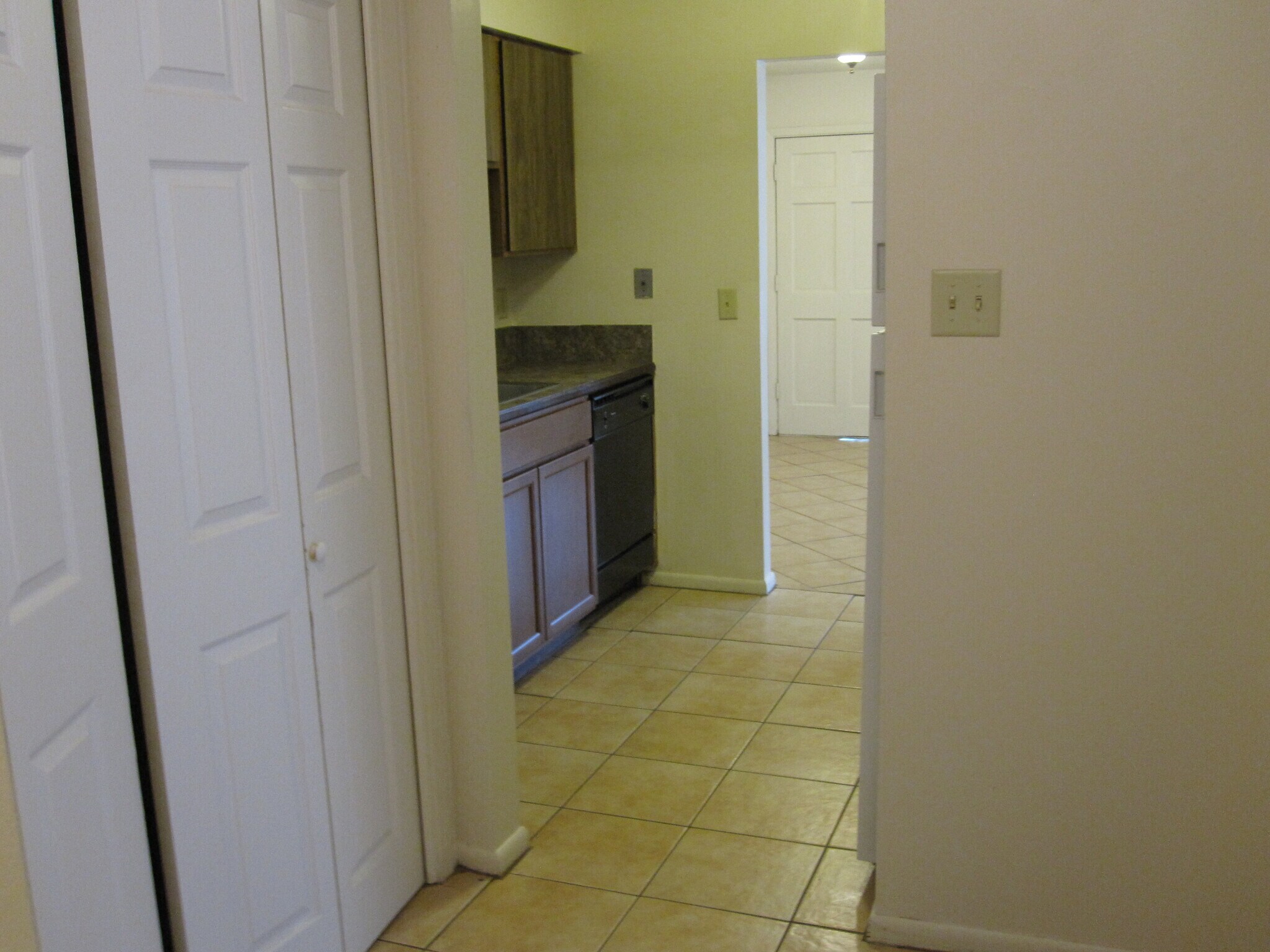 Building Photo - 104 Stanford Dr