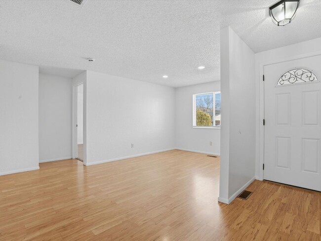 Building Photo - Upgraded Sparks Home