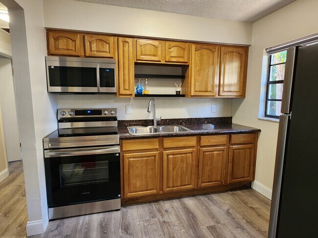 Building Photo - 1773 Tifton Terrace S