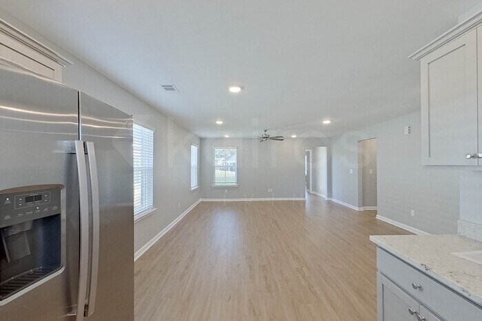 Building Photo - 133 Denise Dr