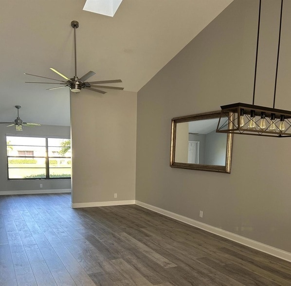 Building Photo - 7716 SE Sugar Sand Cir