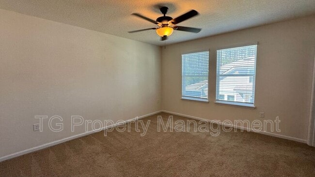 Building Photo - 24 Bush Pl