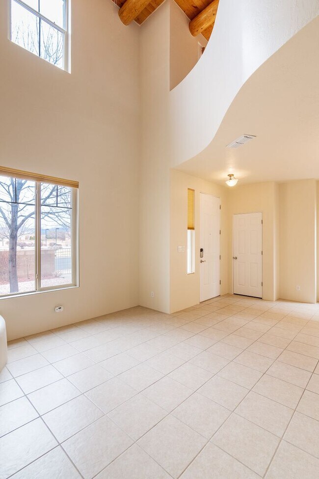 Building Photo - 7 E Saddleback Mesa