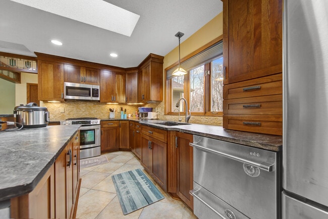 Building Photo - 15 Magnolia Ln N