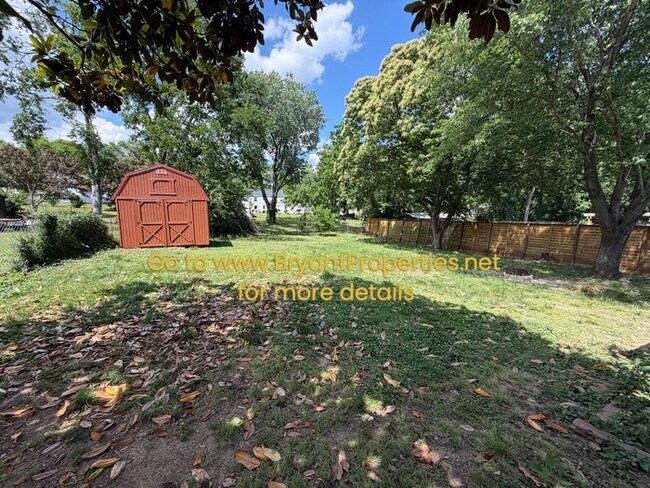 Building Photo - 2914 Lakeland Dr