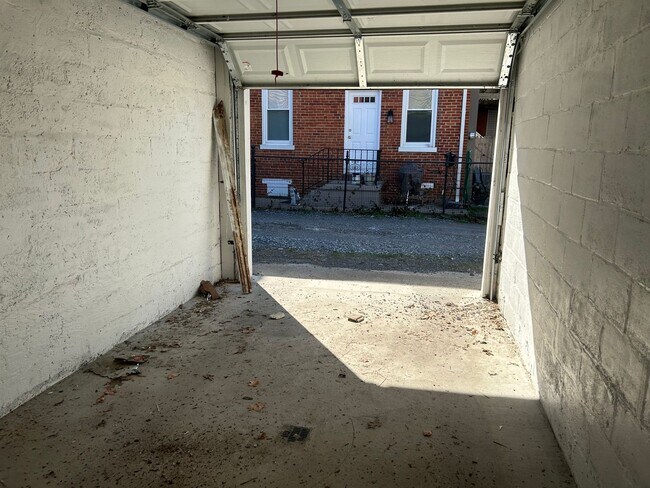 Building Photo - 706 N Lime St
