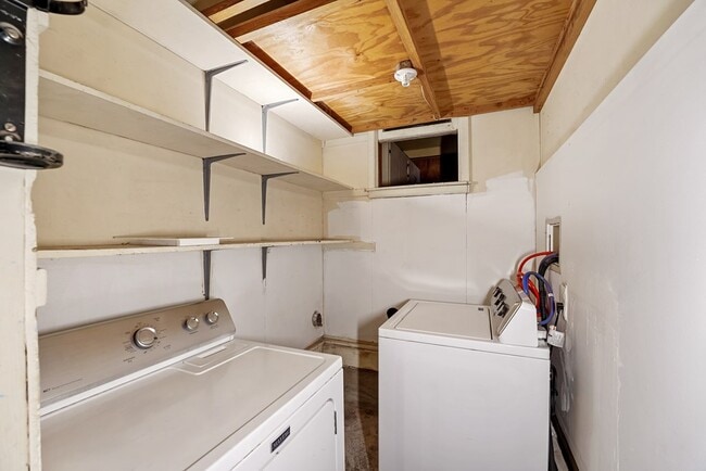 Building Photo - 1401 E 18th St