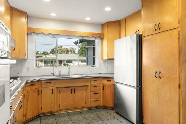 Building Photo - 5651 N Bryn Mawr St