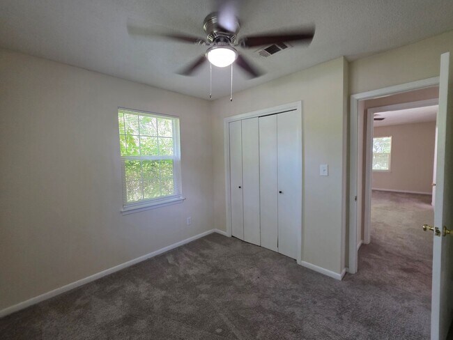 Building Photo - Nicely updated 3BR/1.5BA with fenced in ba...