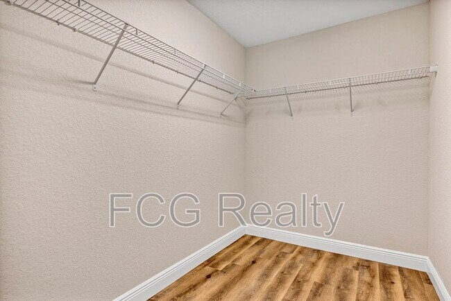 Building Photo - 6551 Hemlock Rd