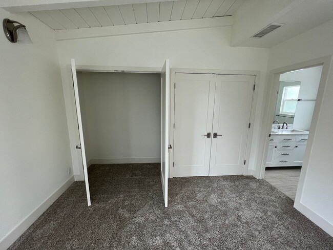 Building Photo - Pierpont Beach House for Lease!