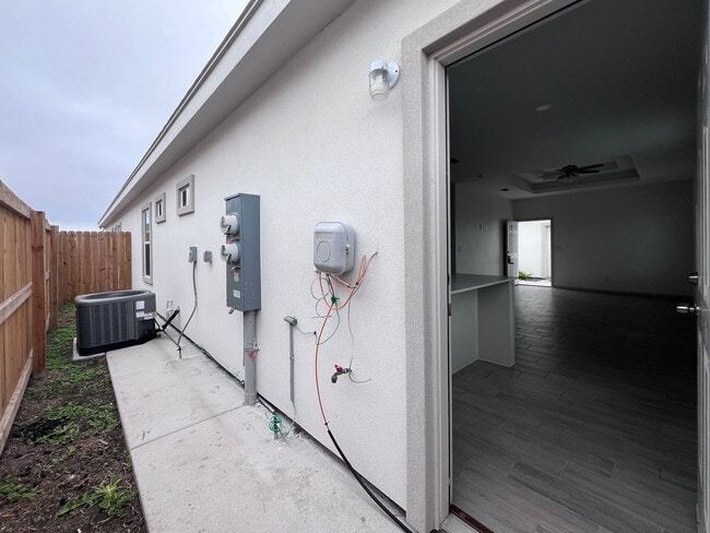 Building Photo - MOVE IN SPECIAL! - Beautiful 3bed/2bath Home in Edinburg -$1,000.00