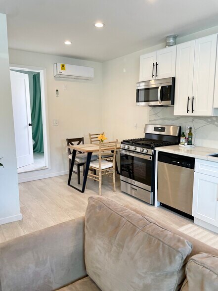 Building Photo - 19934 Saticoy St