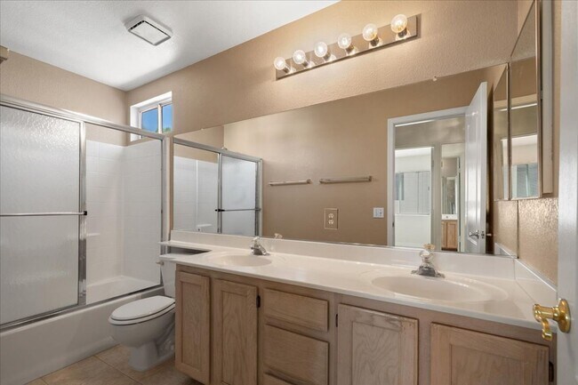 Building Photo - Spacious 4 Bd, 3 bth with in Summerlin with Beautiful Backyard and Bonus Space