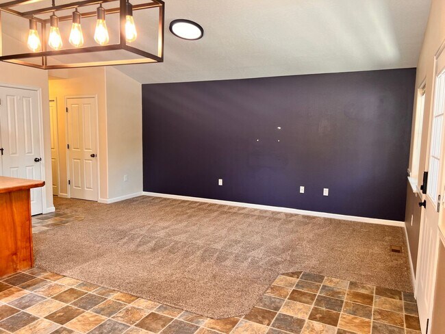 Building Photo - Spacious 3-bedroom, 2 bath in Lolo, MT!!