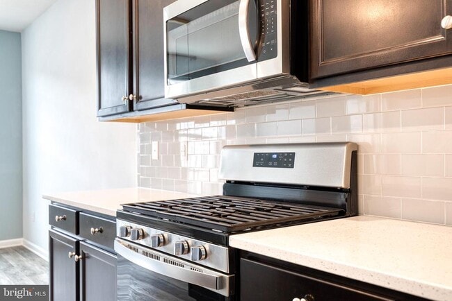 Building Photo - 2261 Kelston Pl