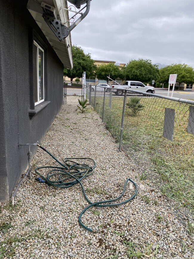 Building Photo - 16510 Lakeshore Dr