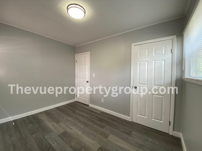 Building Photo - NO RENT until 2026! Lock in your new home now and enjoy the rest of the year rent-free! The depos...