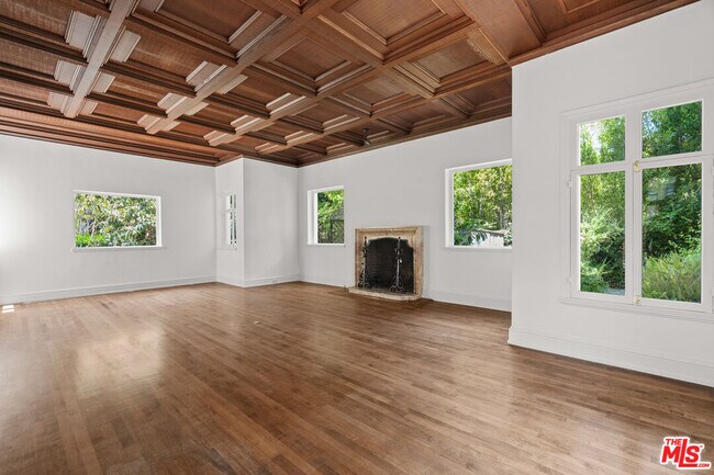 Building Photo - 808 Woodacres Rd
