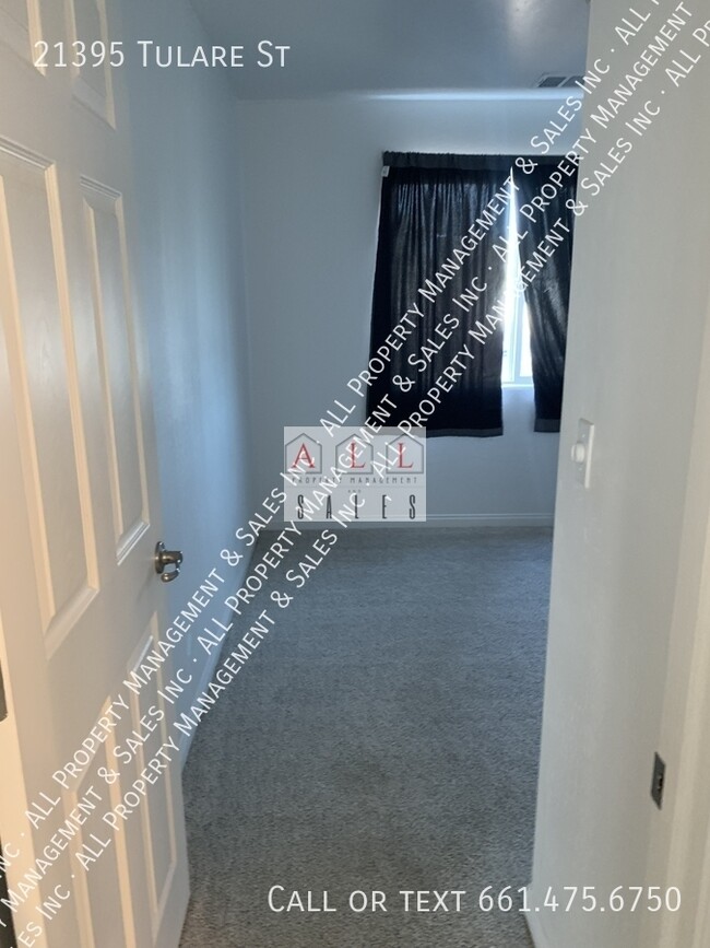 Building Photo - 21395 Tulare St