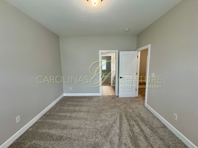 Building Photo - Move-In Ready Family Home. Prime Location, Updated Features
