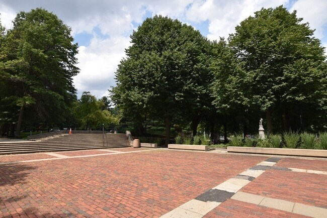 Building Photo - 138 Main St