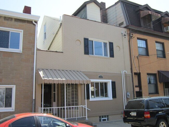 Building Photo - Huge Luxury South Side Home w/ Stainless K...