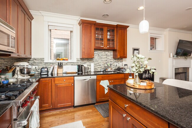 Building Photo - 2708 N Lehmann Ct