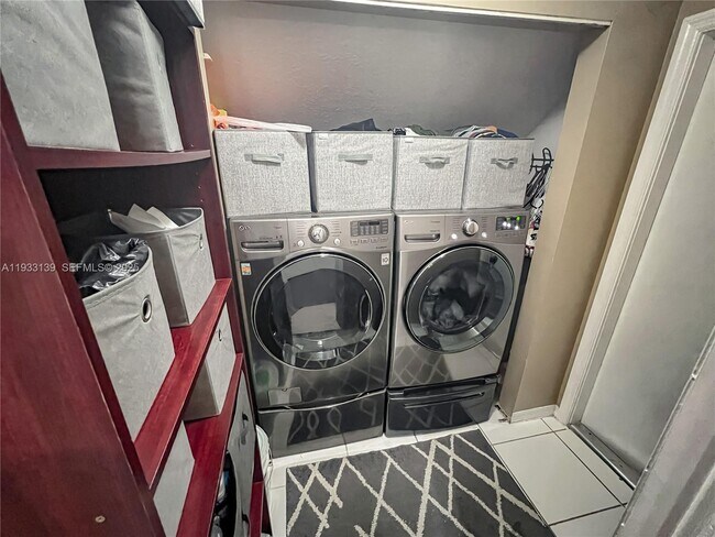 Building Photo - 10110 SW 166th Ct