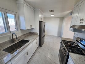 Building Photo - 10449 Cantara St